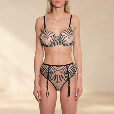 SECRET PLEASURE Grace Set Dessous mit transparentem Spitzen-BH und Strumpfhalter-Slip im Zebra-Muster