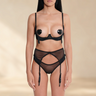 SECRET PLEASURE Jennifer Set in Schwarz mit frechem BH, Nippel-Covers mit Quasten und passendem Strapsgürtel